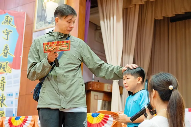 親子幸福教育活動的核心,是想從小增加孩子的「幸福荷爾蒙」,即以外在的幸福體驗活動,來啟動內在的幸福感