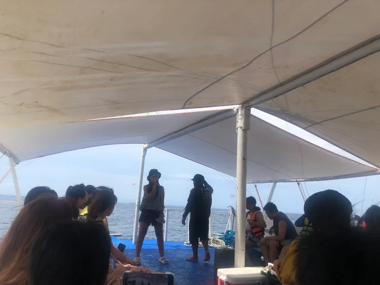 帶我們到資生堂的導遊，他的皮膚黑的很美