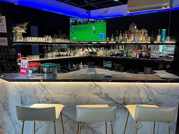 *(台中美食)雅典鑄鐵特色鍋燒意麵 / Life Bar餐酒