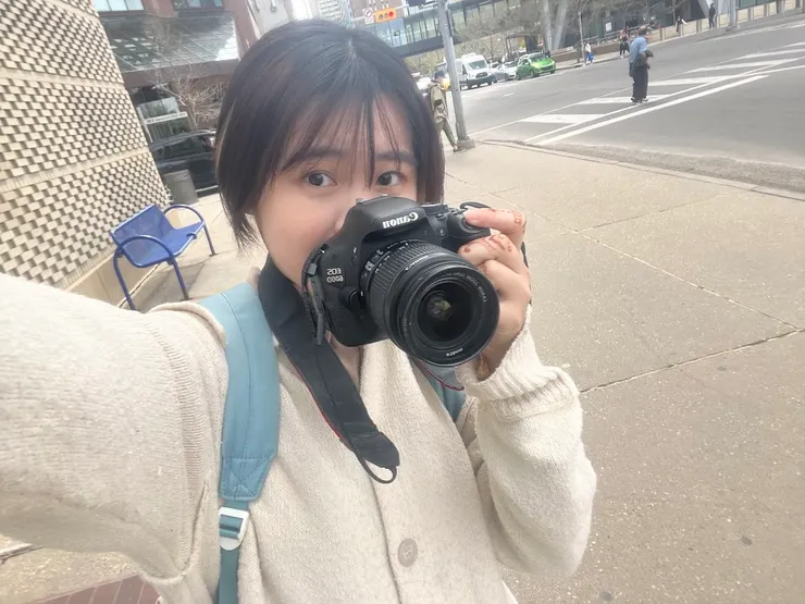 剛來的時候很興奮，做什麼都覺得自己在解遊戲任務。