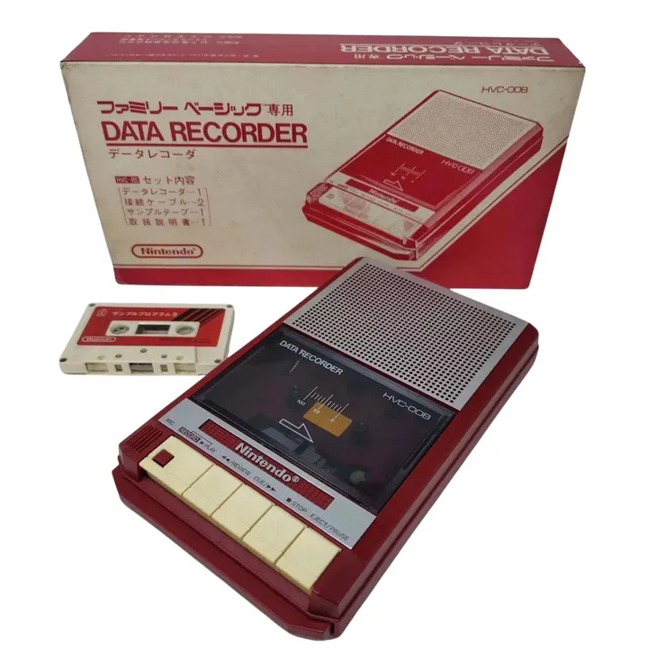 (圖取自：Famicom Data Recorder (HVC‑008))