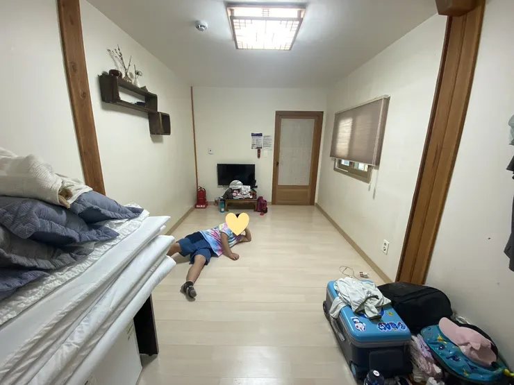 四人房空間不大，但整潔乾淨