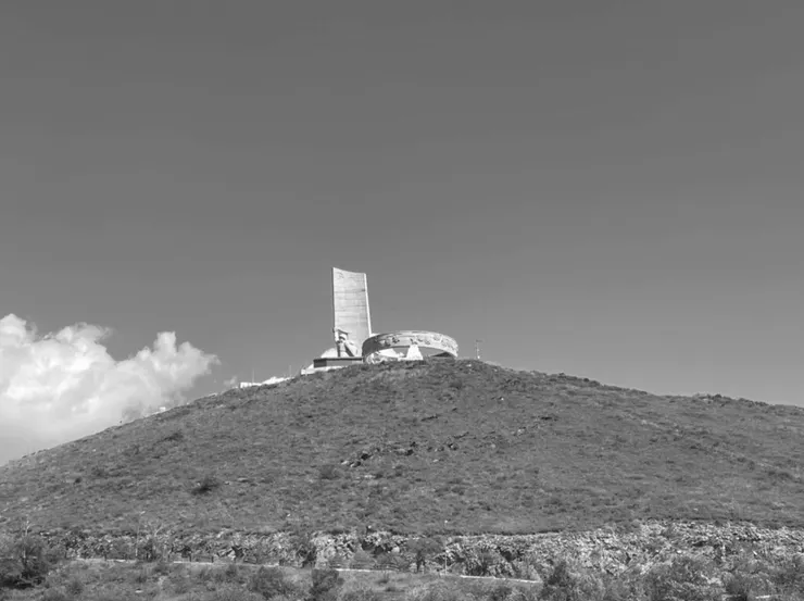 2024夏，宰桑紀念碑，關閉整修中