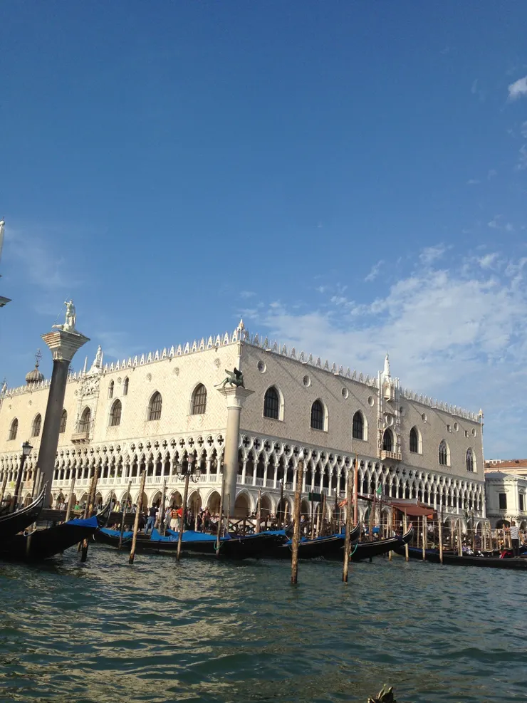 運河兩邊處處是美景