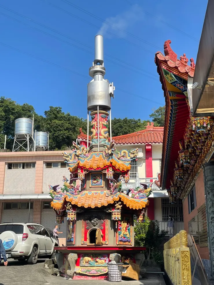 有交趾陶、剪黏工藝的金爐