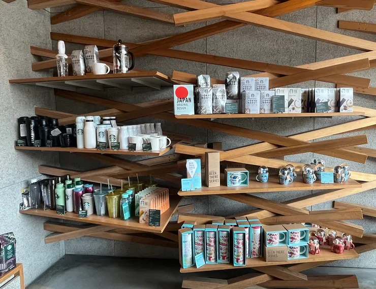 You can occasionally buy Fukuoka City Cups and other Starbucks products at Dazaifu Starbucks (Tenmangu Omotesando branch).