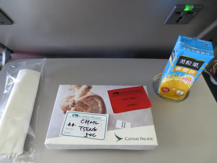 這是國泰航空的兒童餐!