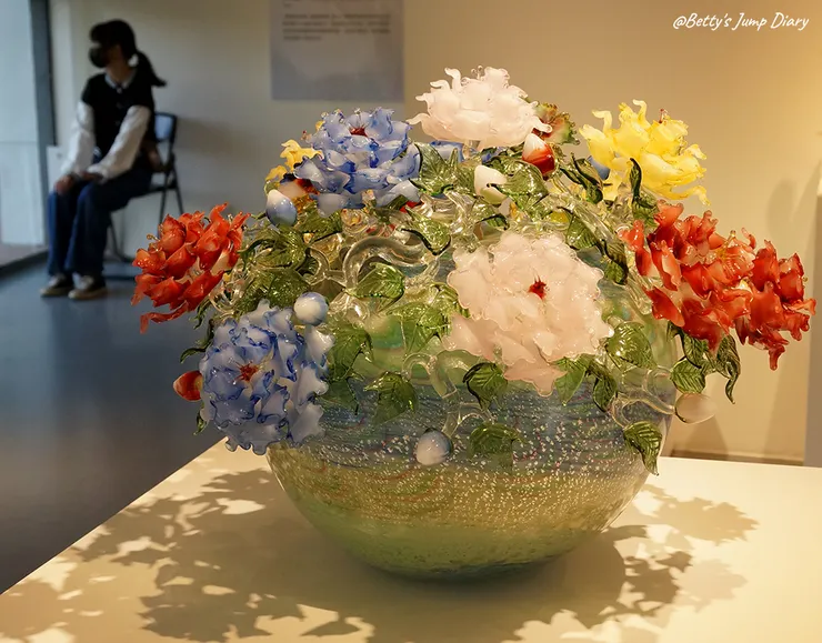 ▲新竹市玻璃工藝博物館-「時光璃影」聯展/圖片來源:Betty's Jump Diary