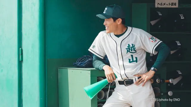 鈴木亮平飾演有隱情的高中老師：南雲脩司