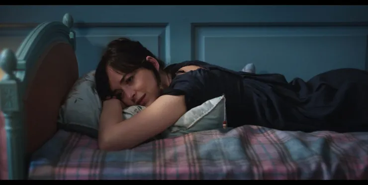 傷心時躺在床上鬧脾氣的Anne像個孩子