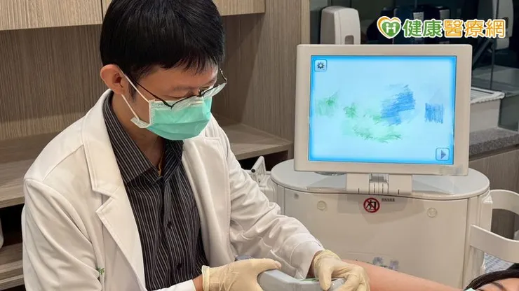 臺大醫院雲林分院虎尾院區醫學美容中心皮膚科 邱泰翔醫師指出，多數人並非不在意體味，而是不知道該如何正確處理。