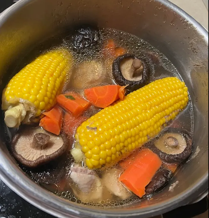 復刻當年的香菇雞湯，photo by bookarchery