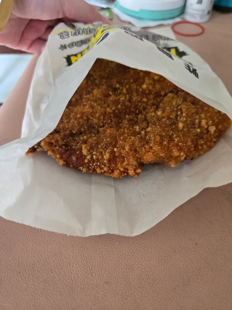 就是這塊雞排，但是他在我心中的排行不會在前三…