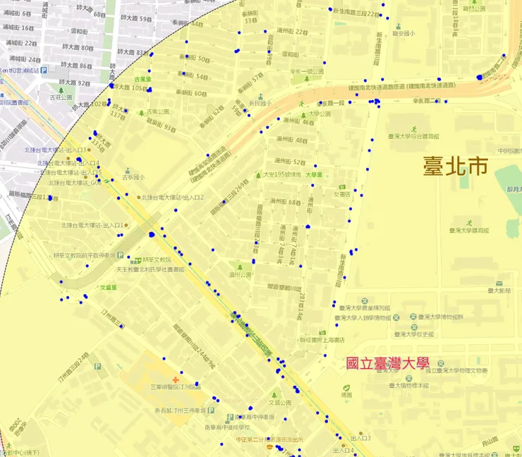 透過道安資訊網「學校週邊熱點」查詢得到的大學里2022年事故斑點圖，只有紀錄A1、A2事故，可以發現數量少了不少，但事故多半發生路口。