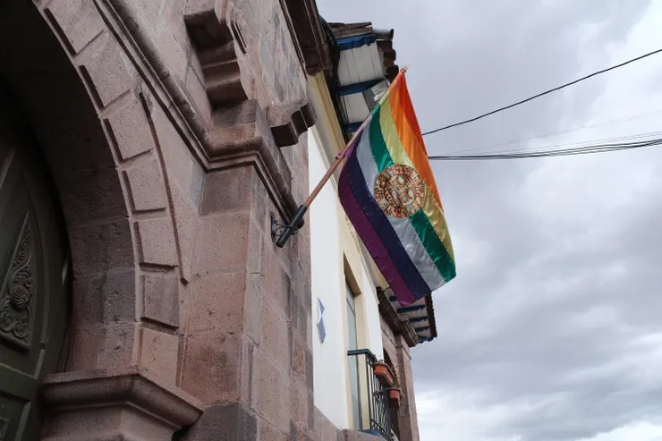 七彩的庫斯科市旗