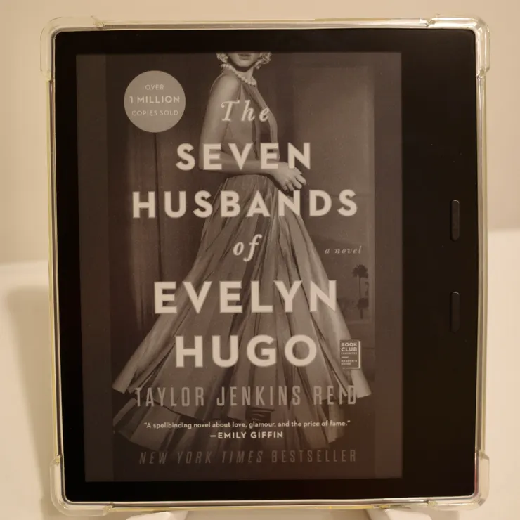 Kindle Oasis (10th Edition; Oasis 3) / 32GB / 7-inch / 300dpi