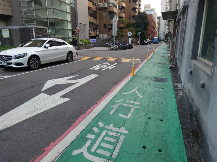 羅斯福路三段333巷的減速丘。