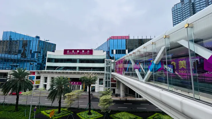 前往公車站的路上