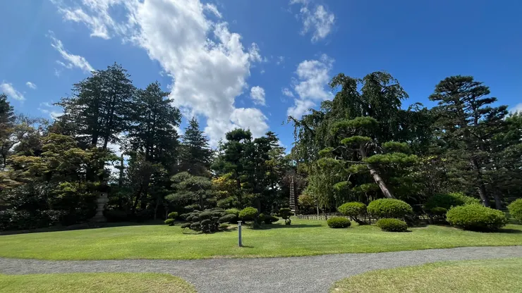 遠處就能感受它的層次。