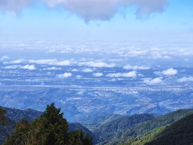 眺望台中巿及東勢地區
