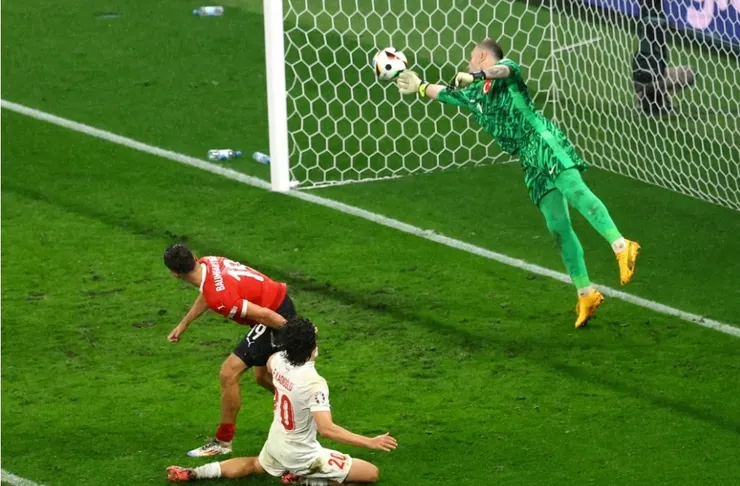 梅列完場前撲出必入球