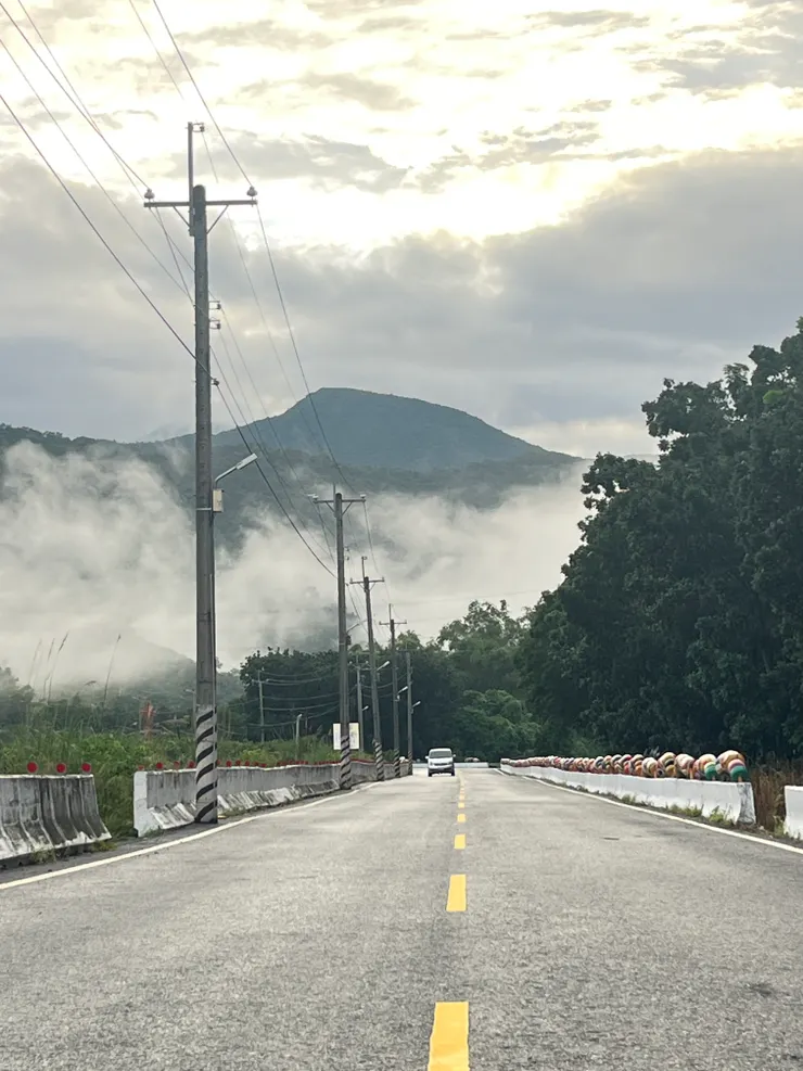 進入比悠瑪部落前的山景