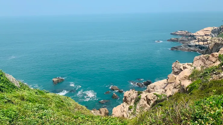 馬祖的海水也是藍到不行。