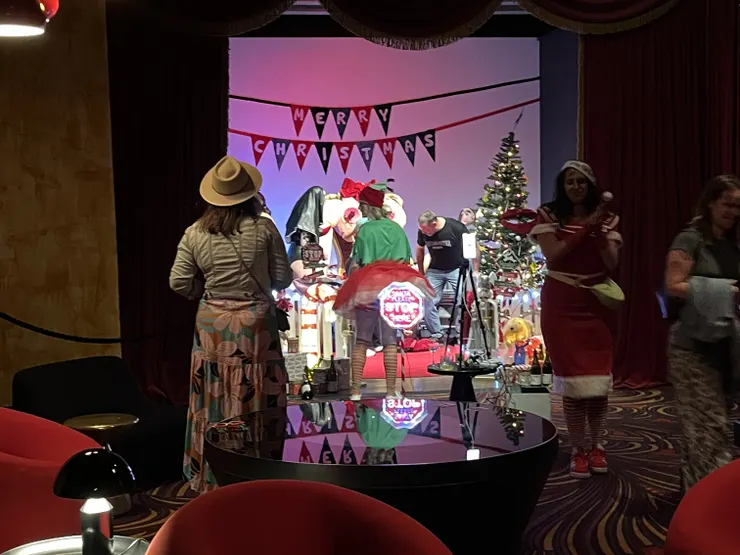 照片很模糊因為太害羞所以離得很遠😆