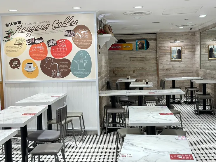 桌上和牆上都乾乾淨淨,衛生紙請自己攜帶