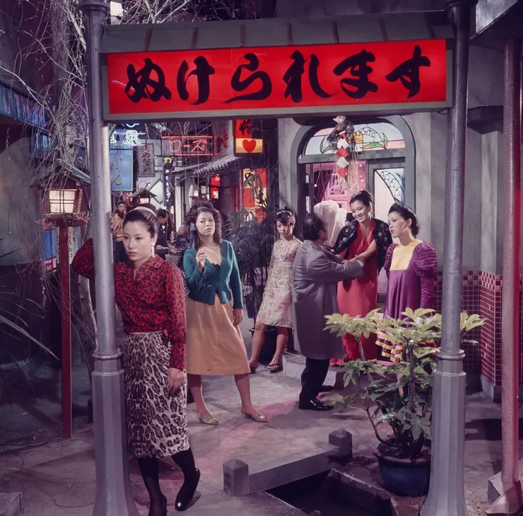 志麻子總是很憂鬱，繁子總是很認真在拉客。