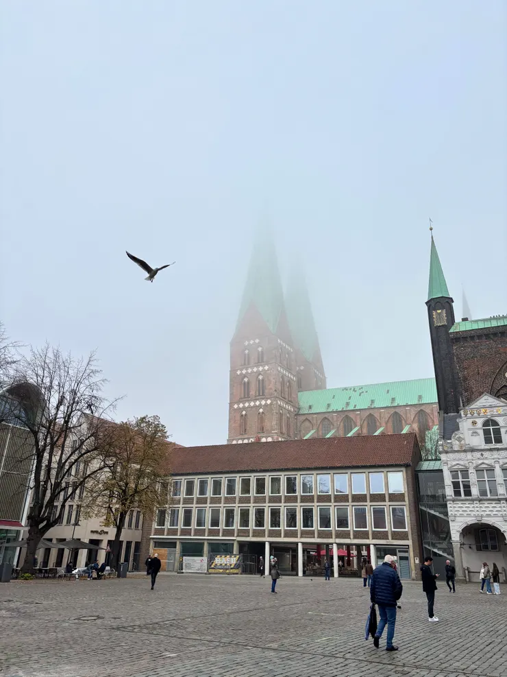 霧氣到了中午還是很濃，下午才漸漸散去