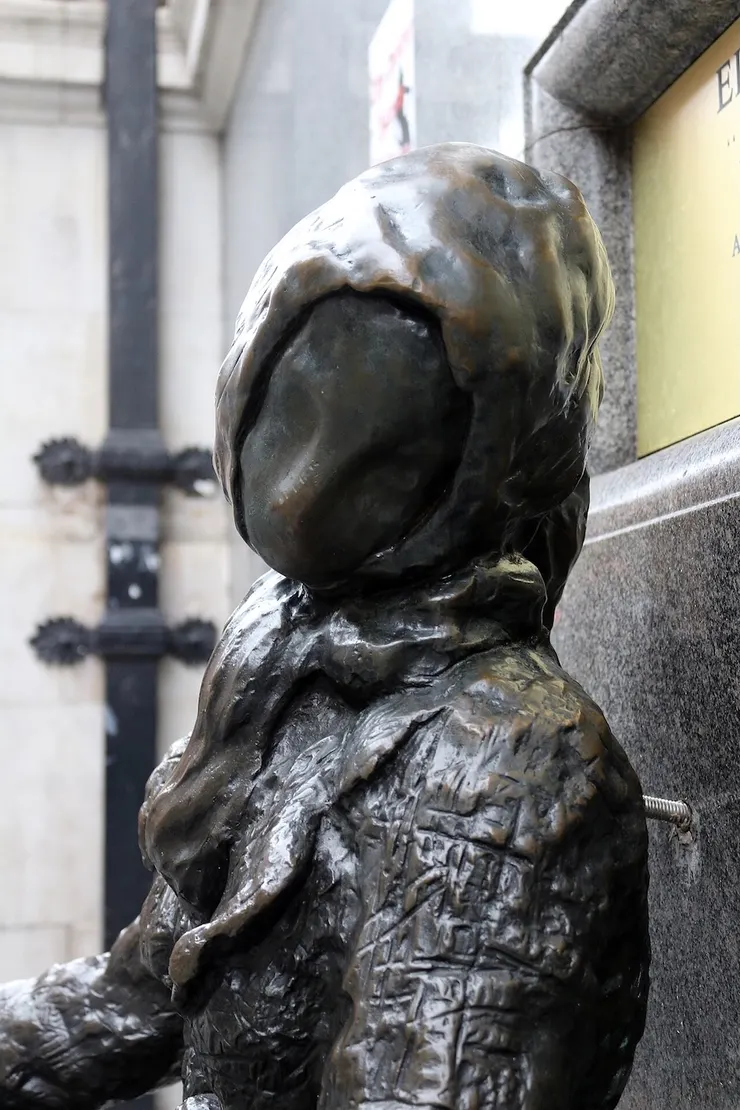 Eleanor Rigby 臉部放大圖