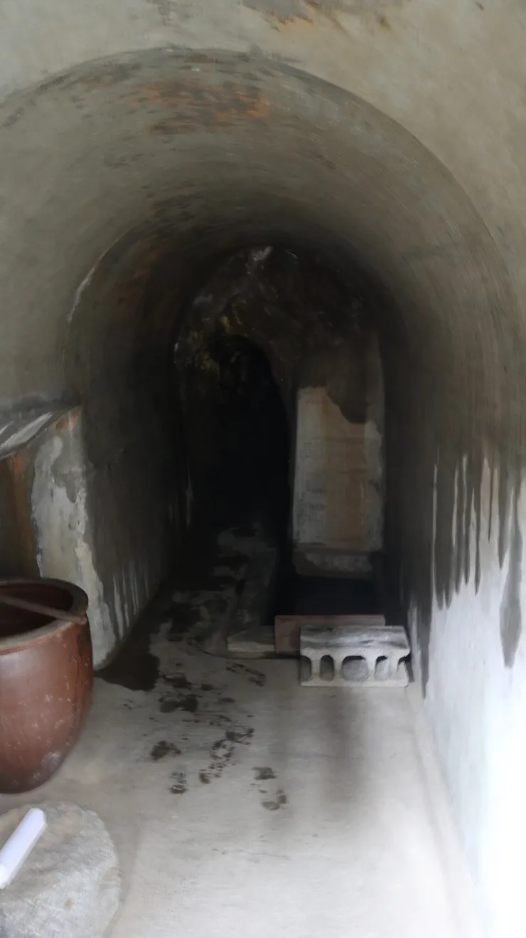 往內拍,太暗拍不太起來。