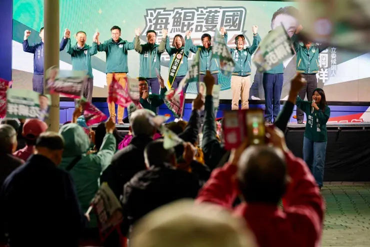 鄭文燦、余宛如、林飛帆等人為范綱祥站台。圖：范綱祥競辦提供