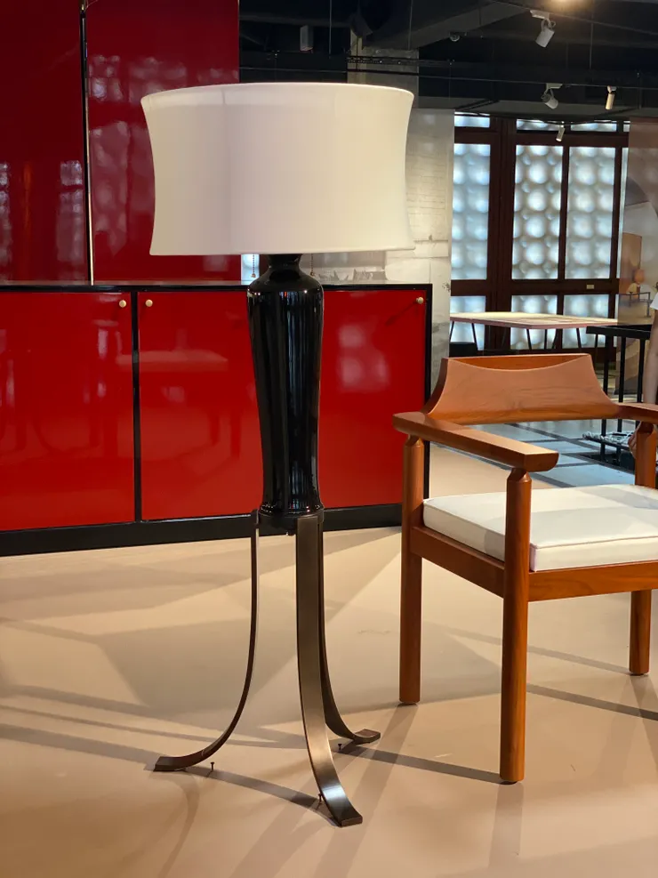 使用彈力布的束腰形花瓶章魚腳立燈