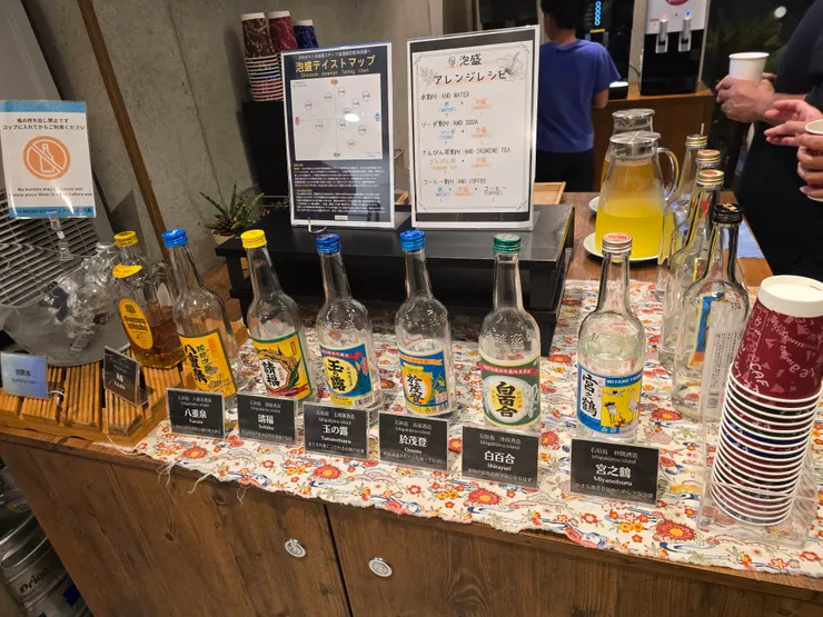 泡盛（Awamori／あわもり） 是一種沖繩特有的蒸餾酒，也是日本現存最古老的蒸餾酒之一。