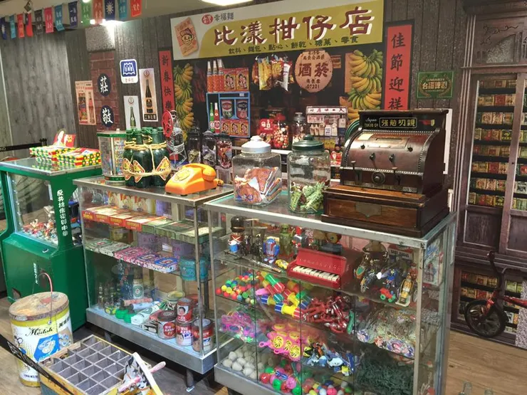 以前的雜貨店都有玻璃櫃