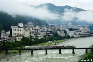 JR東海在今年正式將高山本線特急全數置換成HC85系氣動車，溫泉鄉的鐵道風景因而轉變