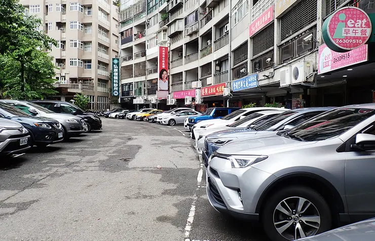 內湖火鍋推薦│柳記螺螄粉火鍋，訂位即送海鮮，當月壽星滿額霸氣贈送海鮮塔