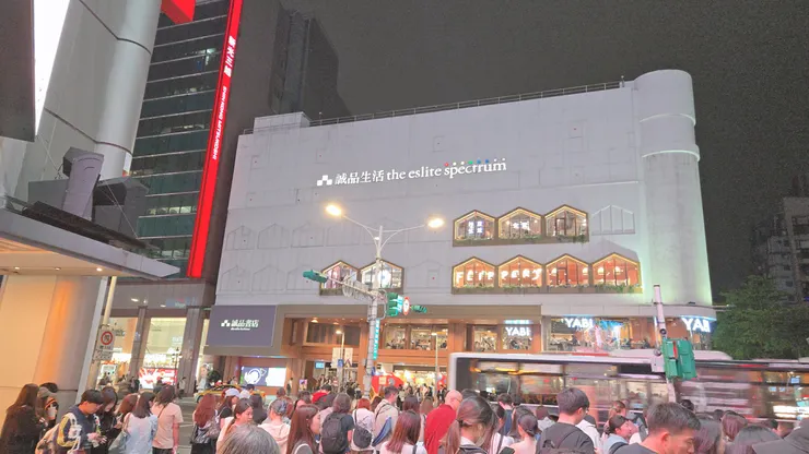 夏令時常逛的誠品南西店，某日的隨手一拍…。