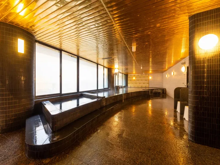 浴場很大(來源:官網)