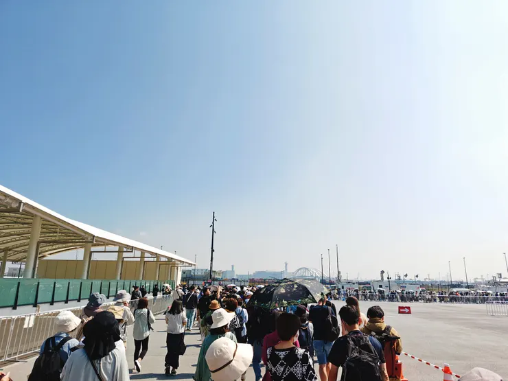 往東側閘口前進