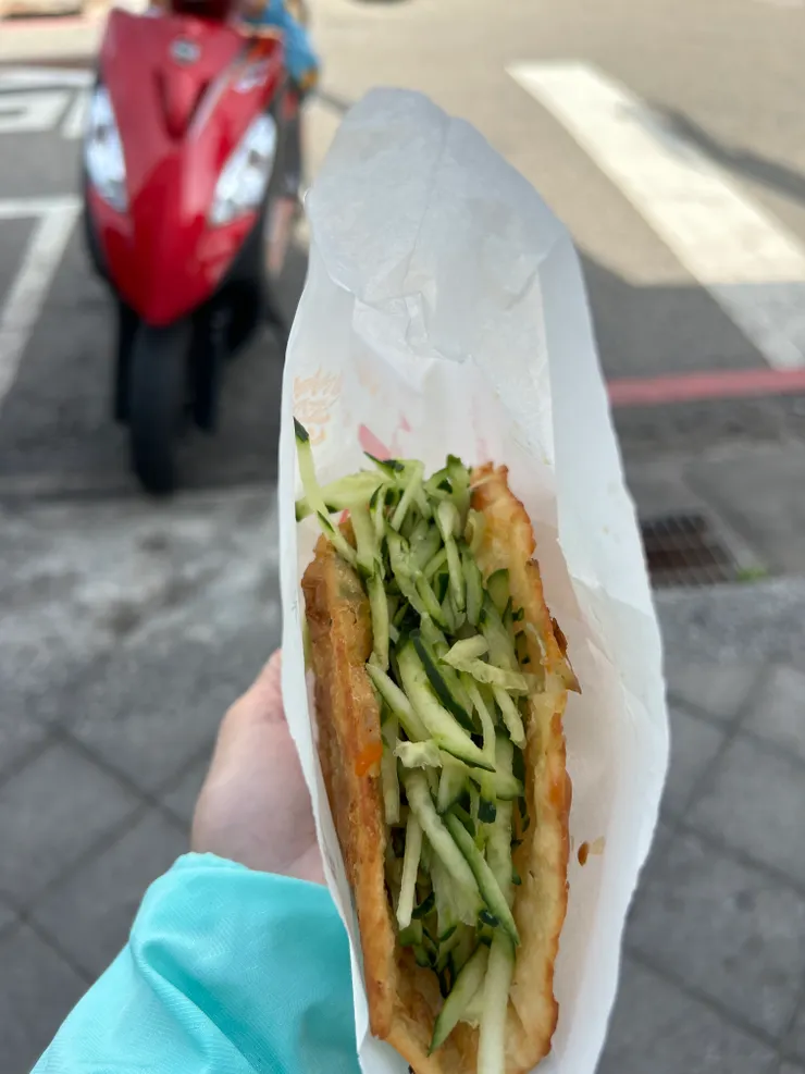 美食本尊來了,加了小黃瓜、辣椒很提味!