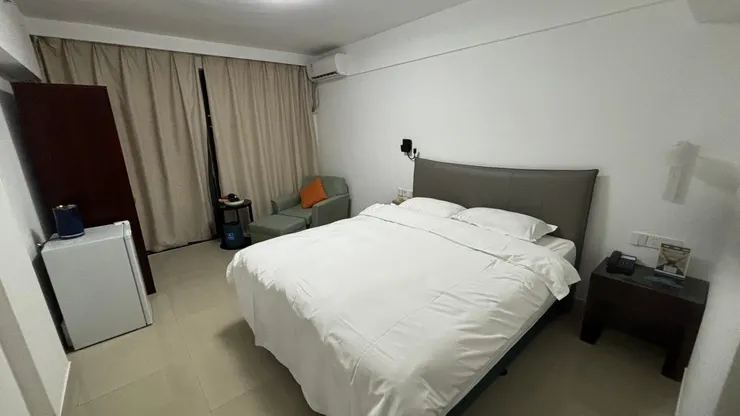 兩人一室房型，我第一個想到的是台灣的國軍英雄館住宿哈哈哈