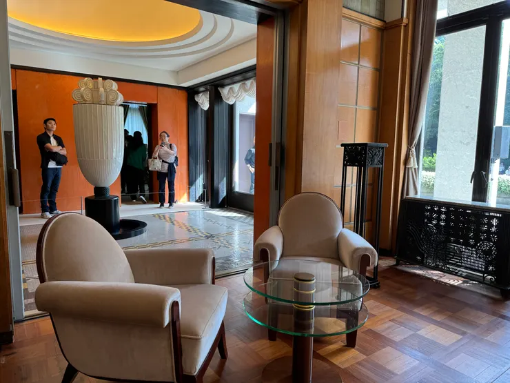 會客室，根據介紹這棟建築物最在意的是採光，所以會客室的自然光線充足