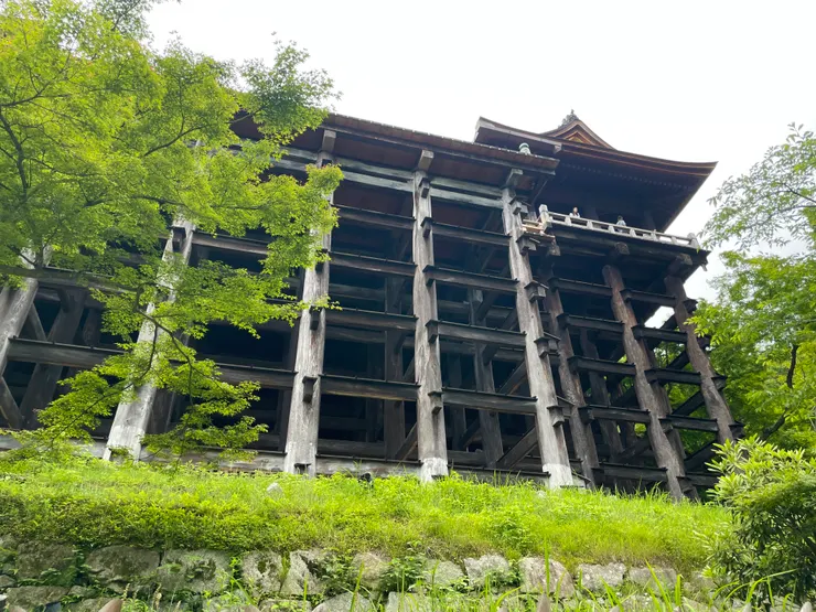 從底下看真的有滿恐怖的，很怕突然崩塌下來