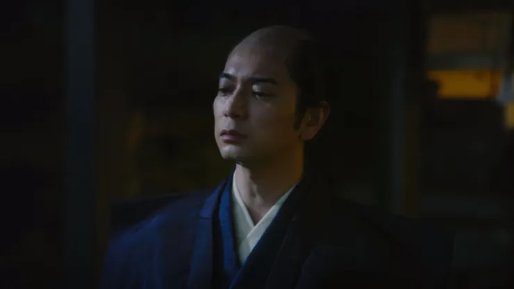 眼角的淚水,無聲的道出這些對妻兒的思念與對信長的恨意