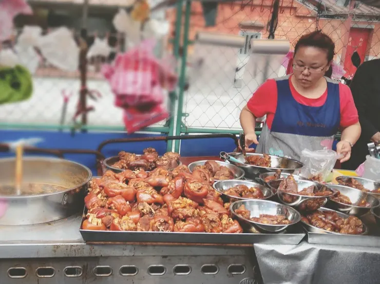 集應廟曾被攤商團團包圍。