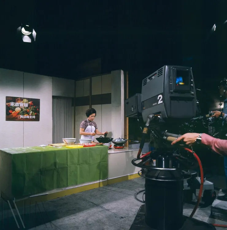 圖11 傅培梅於台視攝影棚錄影現場。檔號：A325000000E/0065/2016/1