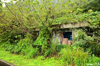 武塔一、二號隧道之間的舊營舍